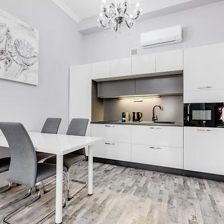 Apartment Thunovska 10 Прага Екстериор снимка