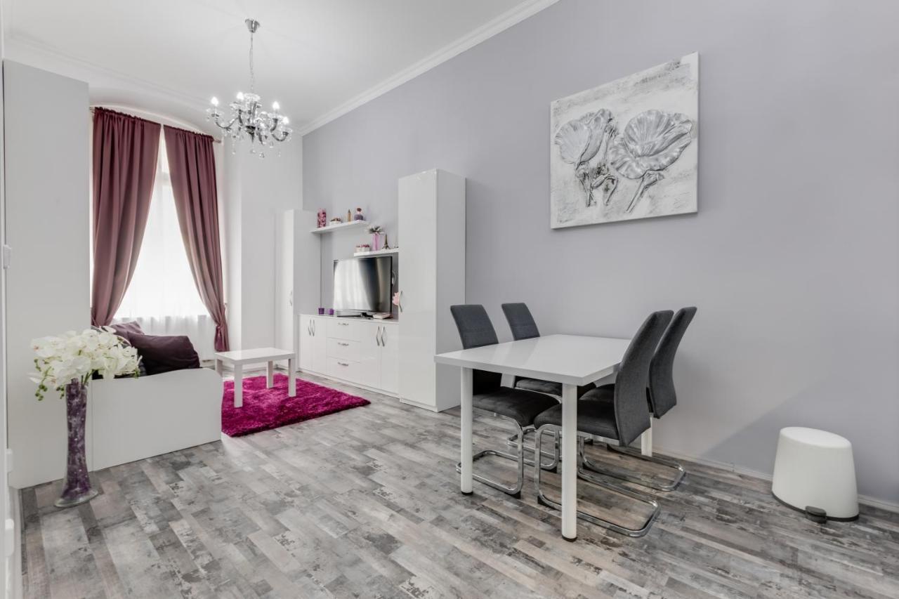 Apartment Thunovska 10 Прага Екстериор снимка
